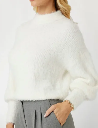 Guess Womens Keyla Fuzzy Yarn Crew Neck Knitted Sweater | Cream