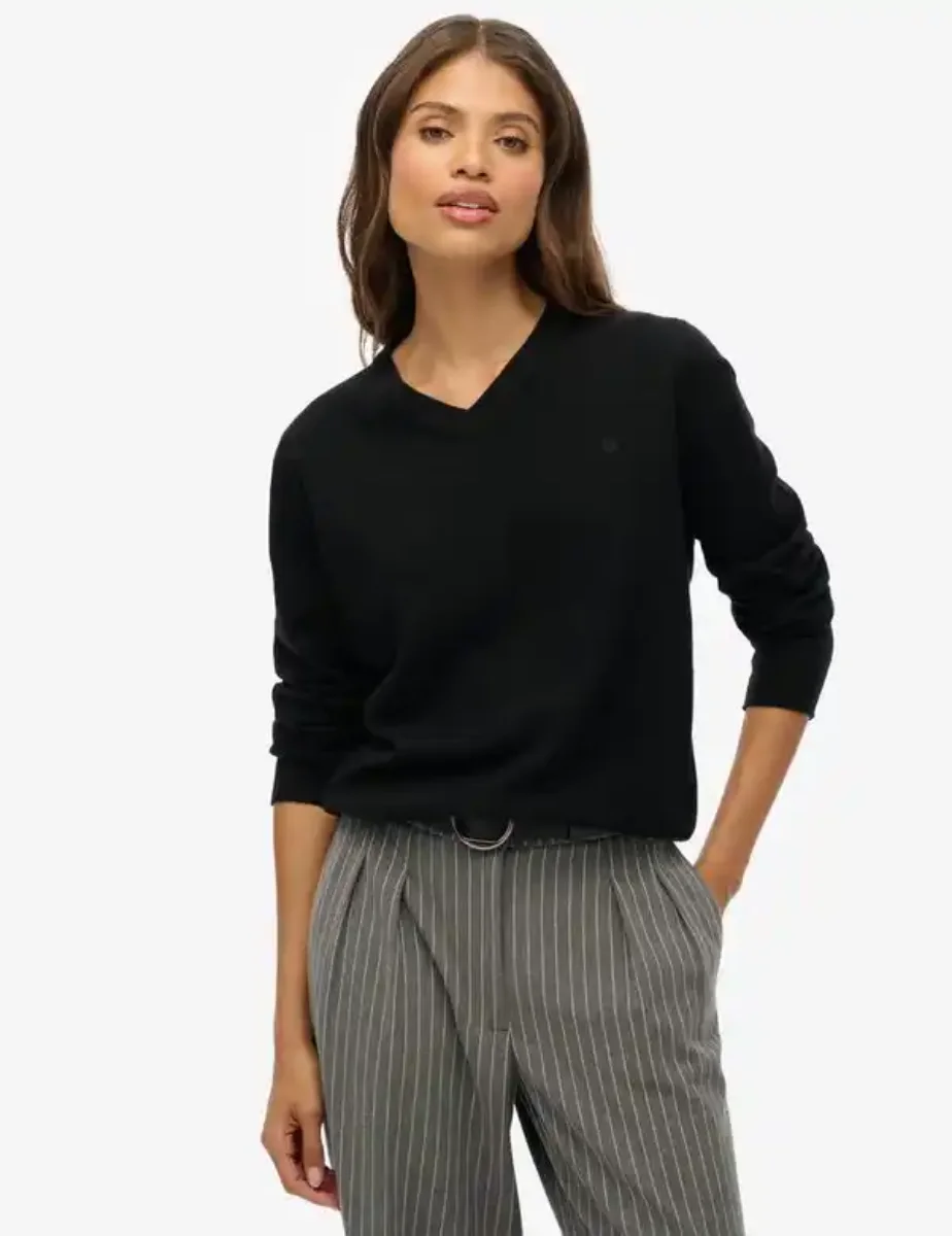 Superdry Classic V-Neck Jumper | Black