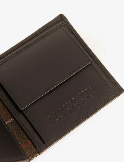 Barbour Logo Leather Billfold Wallet | Black