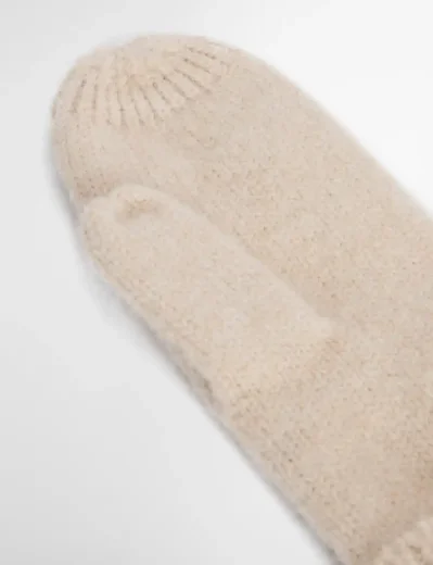 Picture of Barbour Women's Elsdon Cable-Knit Mittens | Eggshell